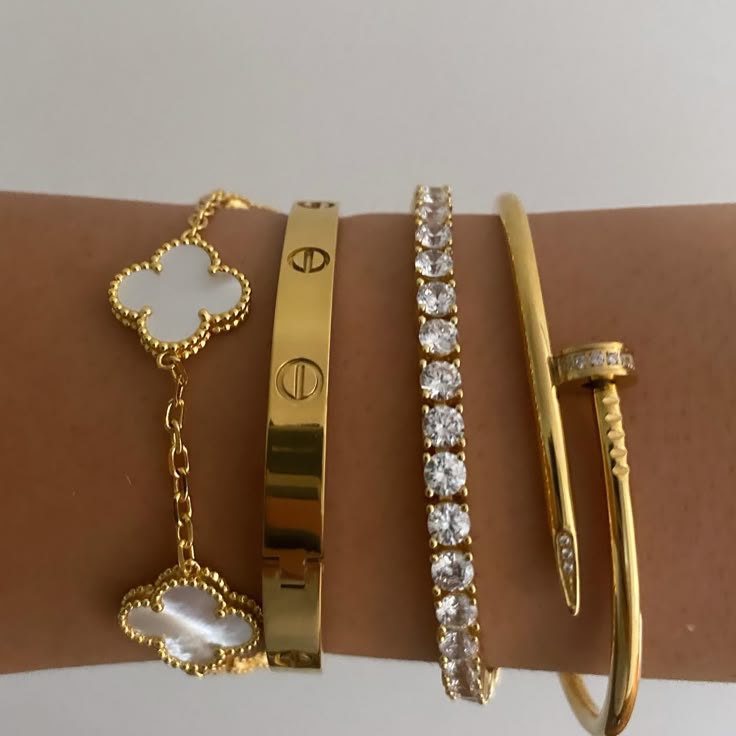 Adorné jewellery collection